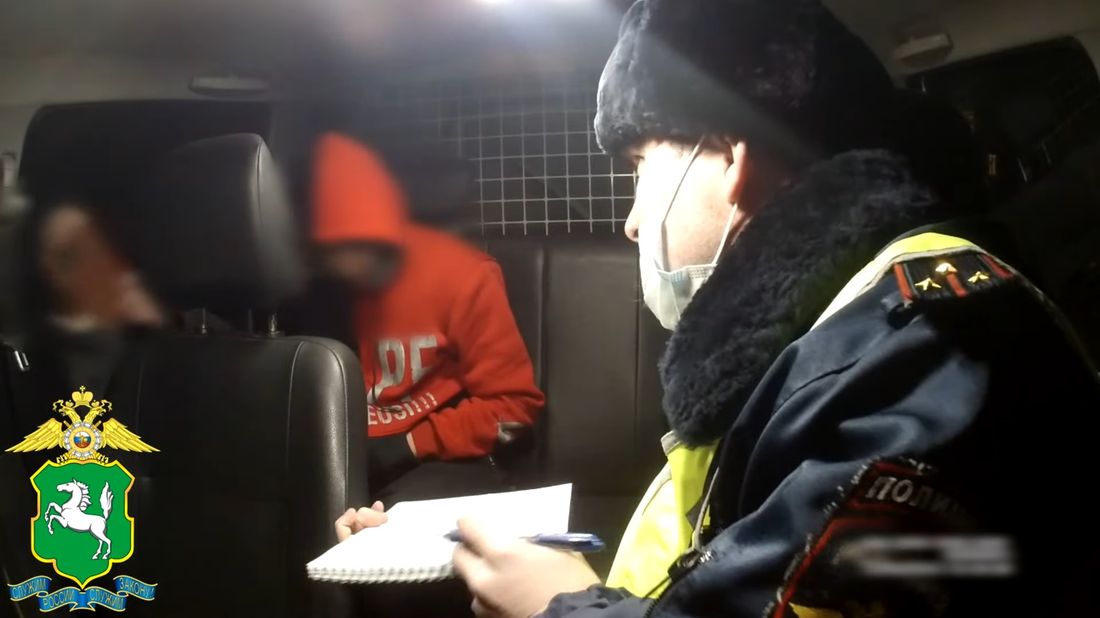 Происшествия, Томские новости, пожар горит сгорели поджег инцидент пьяный водитель Нетрезвый водитель демонстративно поджег свой автомобиль перед полицейскими в Томской области