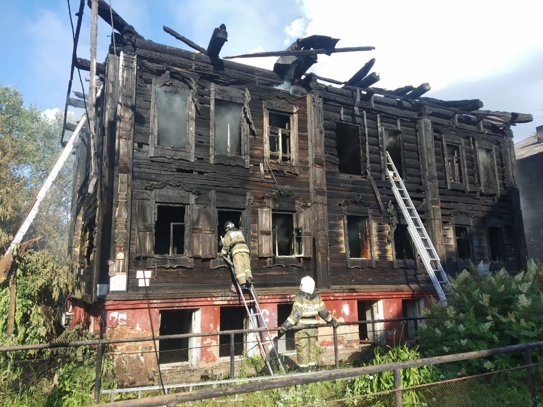 Происшествия, Томские новости, пожар горит сводка происшествий жесть Томска деревянные дома В Томске загорелся деревянный дом на Мельничной