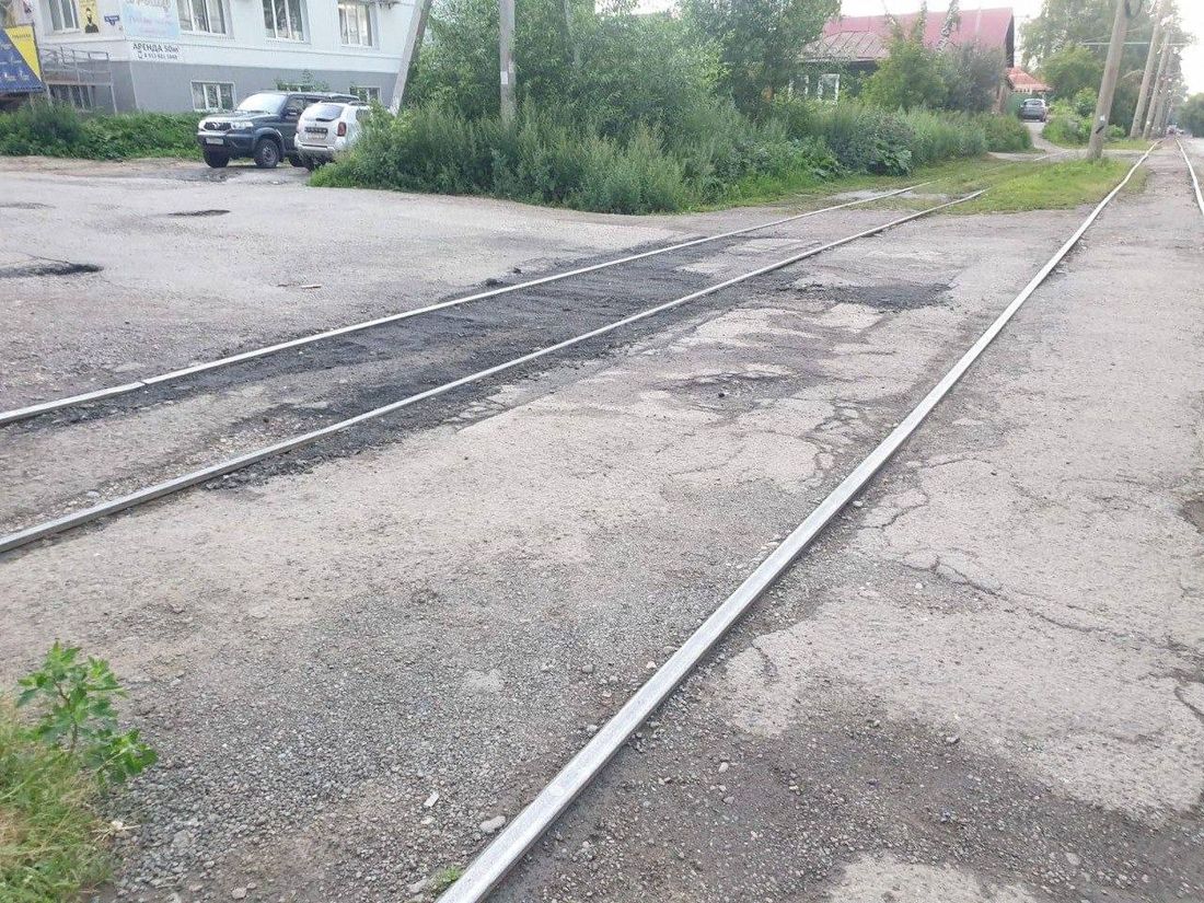 Дороги, Общественный транспорт, Томские новости, ремонт дороги жалобы куда жаловаться обращения дорога восстановление дорожного полотна В Томске устраняют дорожные дефекты вдоль трамвайных путей на ул. Чкалова