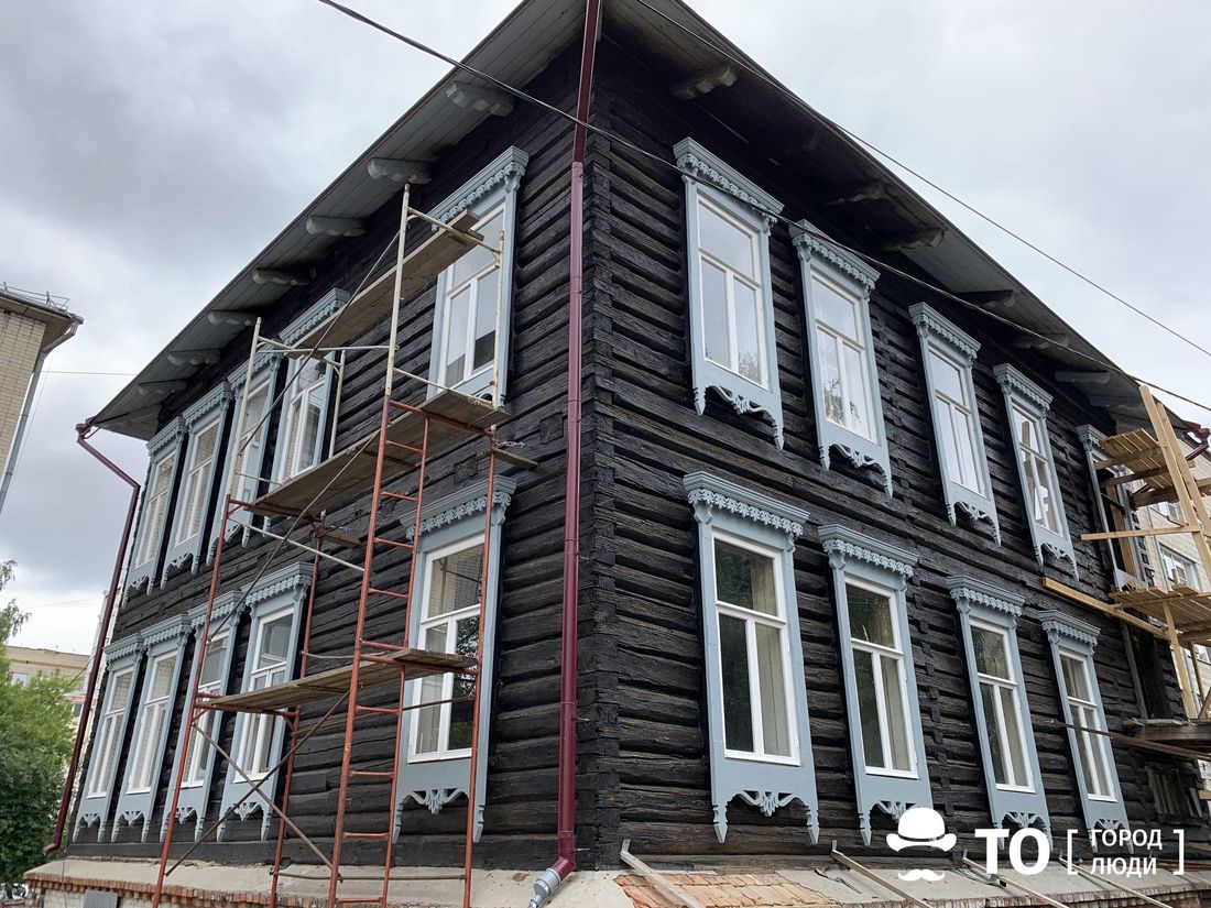 Деревянная архитектура, Дом за рубль, Томские новости, Будников ремонт восстановление дома ремонт крыши Лучше, чем старая. В Томске восстановили крышу пострадавшего от пожара «Дома за рубль»
