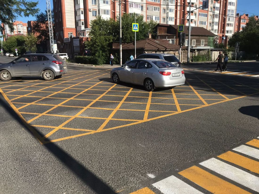 Безопасность, Город, Дороги, Томские новости, дороги безопасность перекресток вафельная разметка переход перекресток На одном из томских перекрестков действует «вафельная разметка»