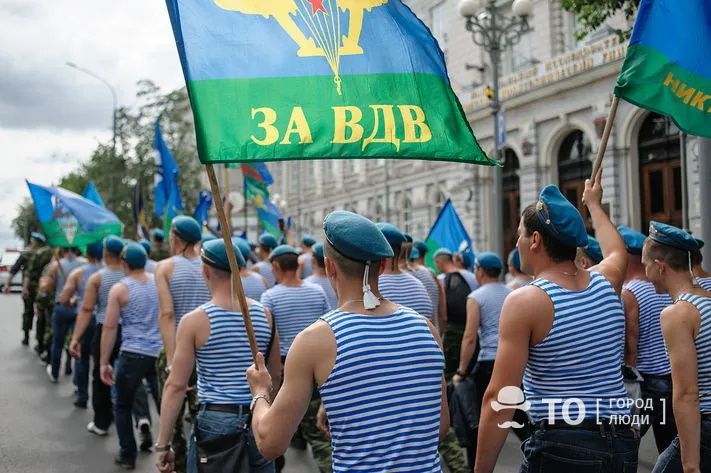 Общественный транспорт, Томские новости, парад вдв день десантника праздники мероприятия ограничения перекрыли закрыли для движения В День ВДВ в центре Томска изменится схема движения общественного транспорта