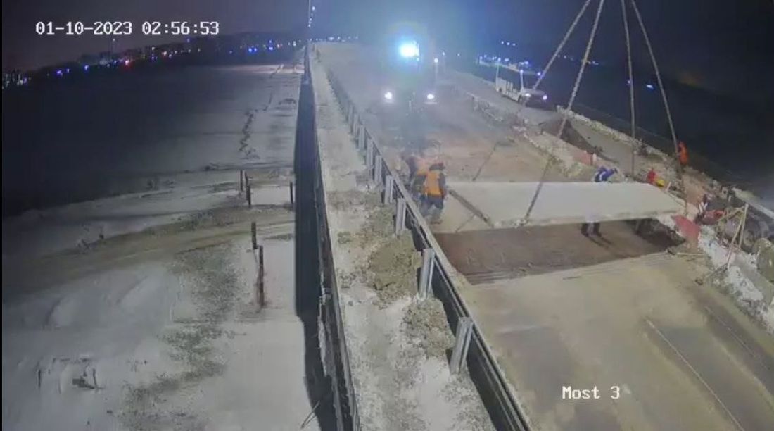 Дороги, Томские новости, ремонт моста дорожные плиты восстановление интересные новости Томска Ночью в Томске уложили дорожные плиты на Коммунальном мосту