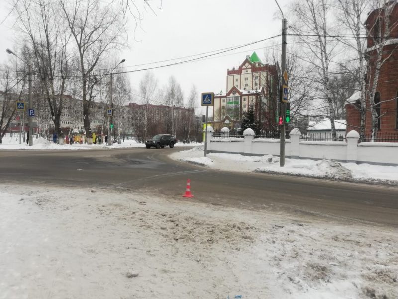 Происшествия, Томские новости, авария ДТП сбили попала под колеса пострадали дорожная обстановка сводка происшествий Пожилая женщина, переходившая дорогу на «красный», попала под колеса машины в Томске