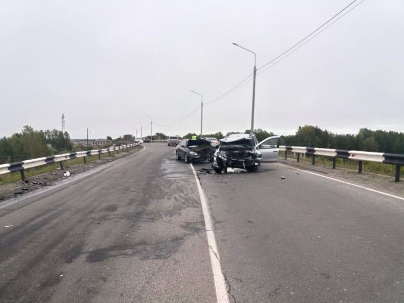 Происшествия, Томские новости, NIssan столкновение у аэропорта врезались лобовое сводка происшествий Трое пострадали при лобовом столкновении иномарок на трассе Томск — Аэропорт