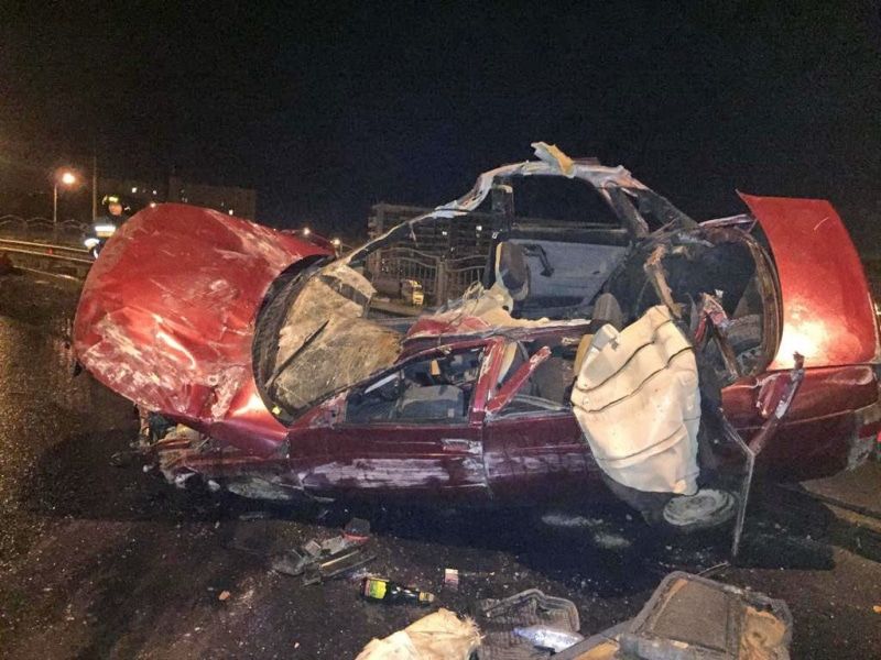 Происшествия, Томские новости, авария ДТП водитель пьян сводка происшествий пострадали аварии жесть Томска В Томске ВАЗ врезался в дорожное ограждение, водитель был пьян и без прав