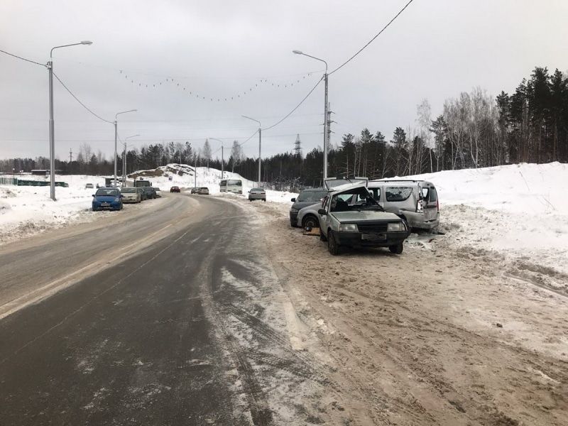Происшествия, Томские новости, авария ДТП сводка происшествий врезались пострадали аварии Водитель ВАЗа пострадал в тройном ДТП в Томске