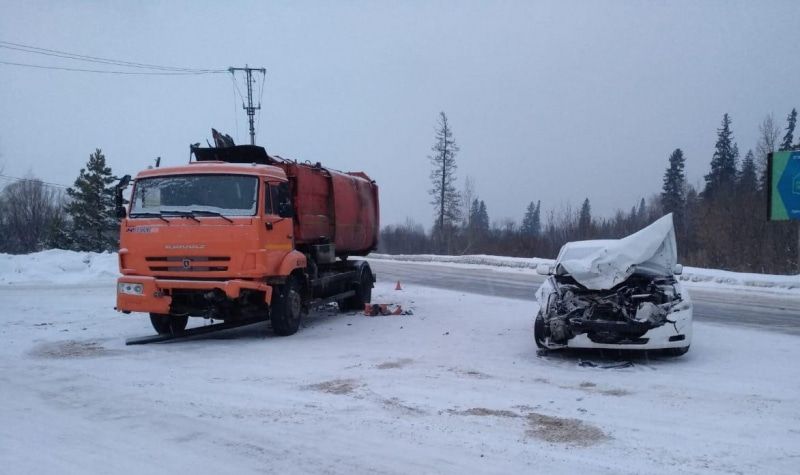 Происшествия, Томские новости, иномарка камаз грузовик врезались столкнулись сводка происшествий врезались Иномарка столкнулась с КамАЗом в Томске
