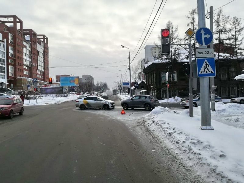 Происшествия, Томские новости, авария ДТП врезались пострадали происшествия инциденты дорожная обстановка сводка происшествий Трехмесячный мальчик получил травмы при столкновении иномарки и такси в Томске