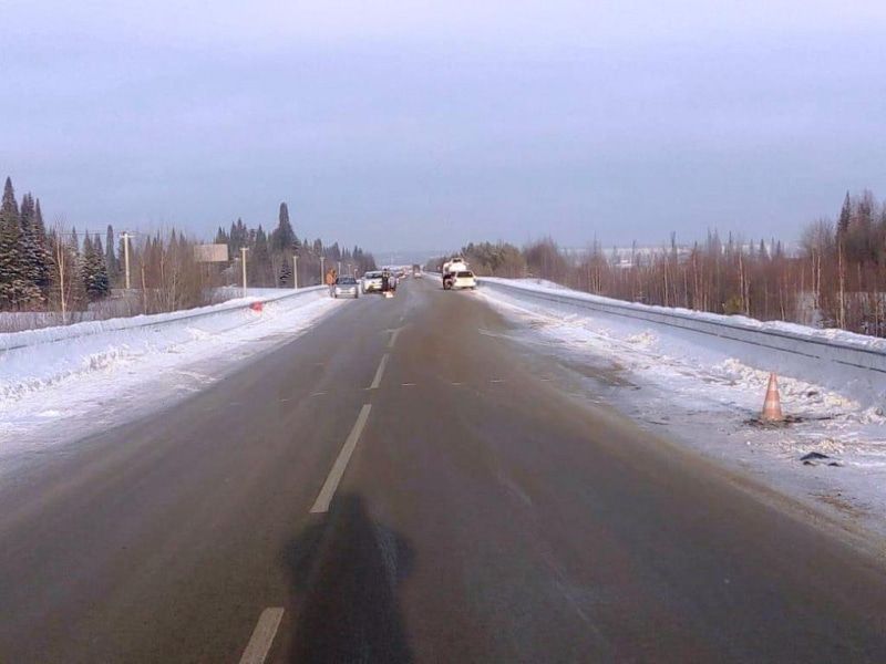 Происшествия, Томские новости, авария ДТП врезались пострадали столкновение сводка происшествий На трассе под Томском иномарка столкнулась с двумя авто и ограждением
