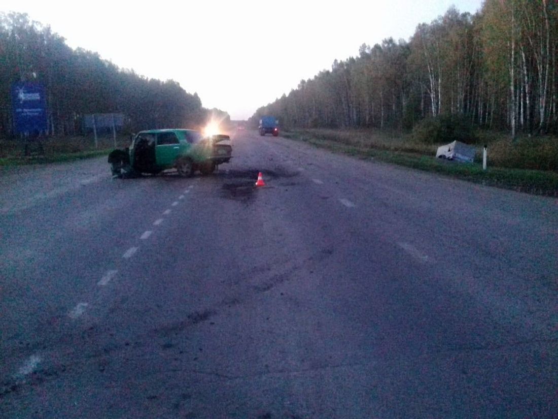 Происшествия, Томские новости, иномарка врезалась авария ДТП столкновение Пьяный водитель без прав устроил ДТП на трассе в Томской области