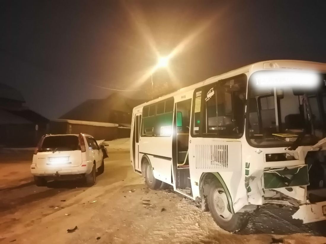 Происшествия, Томские новости, авария ДТП врезались пострадали инцидент происшествия сводка происшествий дорожная обстановка Маршрутка столкнулась с иномаркой в Томске