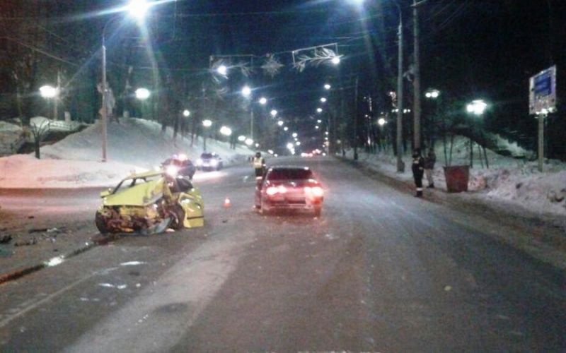 Происшествия, Томские новости, ДТП авария столкновение удар тройное сводка происшествий Двое пострадали в тройном ДТП в центре Томска