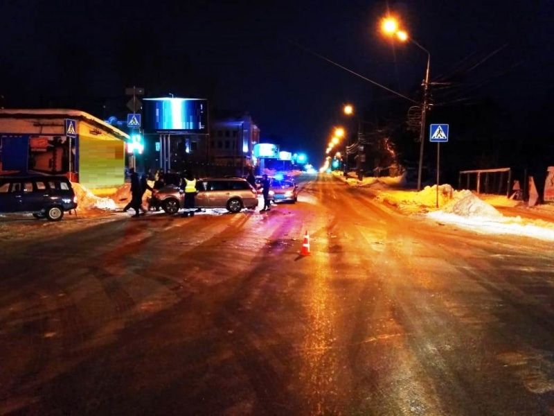 Происшествия, Томские новости, авария дтп врезались пострадали сводка происшествий В Томске столкнулись Toyota и два Subaru, пострадал человек