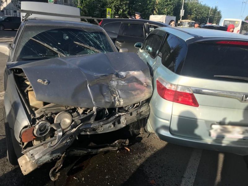 Происшествия, Томские новости, авария ДТП происшествия дорожная обстановка что случилось на Пушкина пробки Женщина-водитель пострадала при столкновении пяти автомобилей в Томске