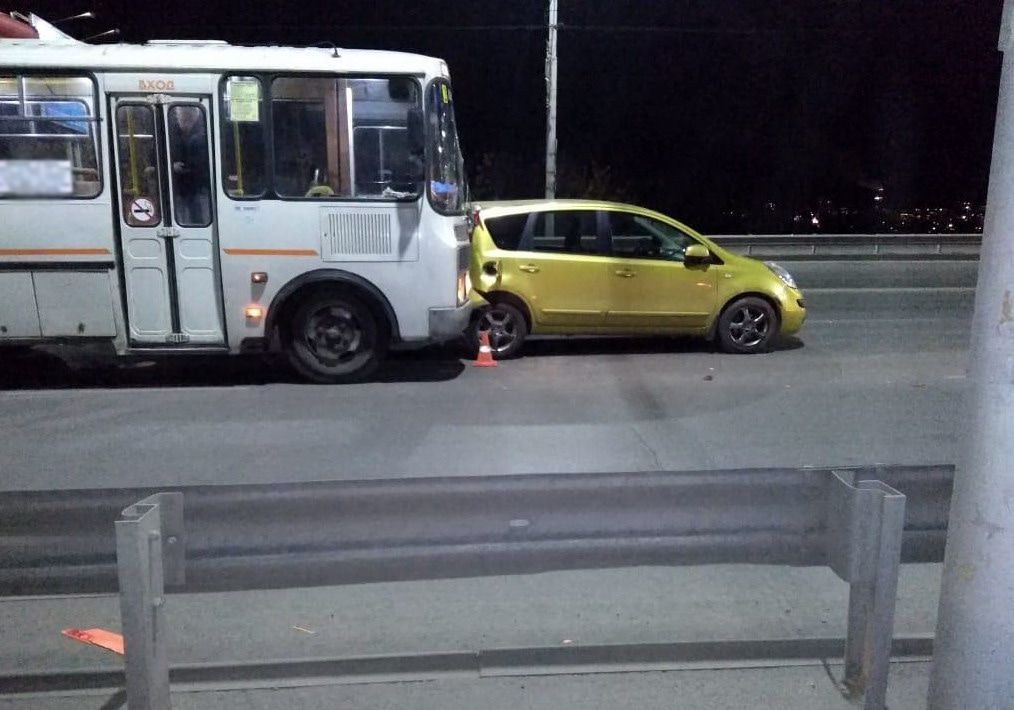 Происшествия, Томские новости, авария ДТП сводка происшествий врезались пострадали Маршрутка столкнулась с иномаркой в Томске