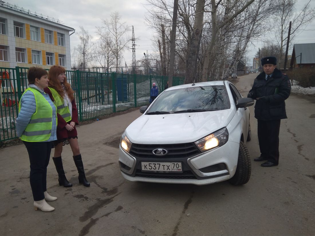Безопасность, Дороги, Томские новости, гибдд движение дорога нарушение пдд школа школьники патруль «Родительский патруль» проверил безопасность дорожного движения рядом с двумя томскими школами