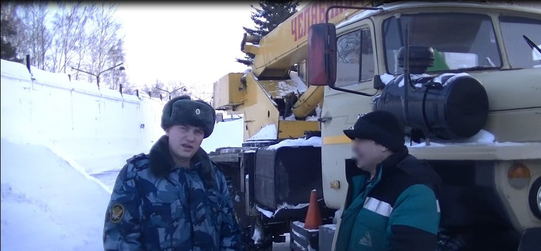 Судебные дела, Томские новости, автокран колония телефоны досмотр изъятие томская область Водитель автокрана пытался провезти в колонию №3 запрещенные предметы (ФОТО)