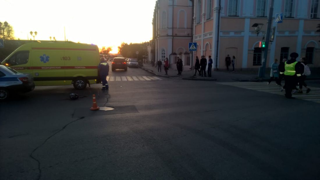 Происшествия, Томские новости, авария ДТП врезались столкнулись в центре площадь Ленина Мотоциклист погиб в ДТП в центре Томска