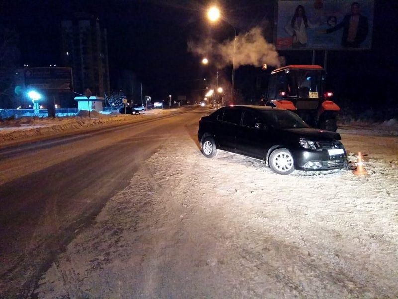 Происшествия, Томские новости, авария дтп врезались пострадали сводка происшествий дорожная обстановка Водитель иномарки пострадал при столкновении с трактором в Томске