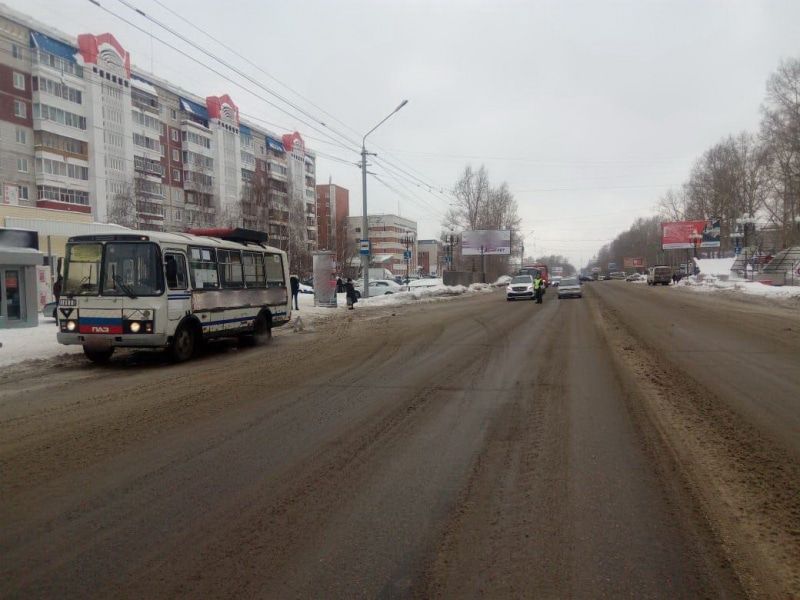 Происшествия, Томские новости, женщина выпала авария пострадала сводка происшествий Пожилая женщина пострадала при падении из маршрутки в Томске