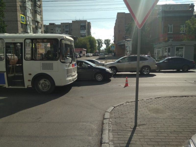 Происшествия, Томские новости, маршрутка сбила пострадал пассажир дорожная обстановка В Томске маршрутка насмерть сбила пенсионера