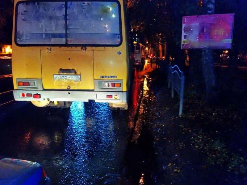 Происшествия, Томские новости, авария ДТП врезались выпала маршрутка В Томске женщина выпала из маршрутки после того, как её зажало дверьми