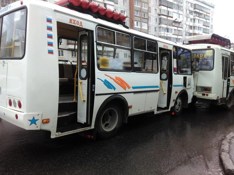 Происшествия, Томские новости, авария ДТП столкновение сводка происшествий врезались пострадали Пожилая женщина пострадала при столкновении маршруток в Томске