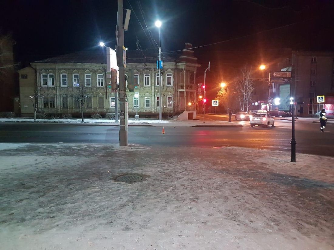 Происшествия, Томские новости, авария происшествия попали под колеса сбили дорожная обстановка сводка происшествий пешеходы сбили р Девушка-подросток, переходившая дорогу на «красный», попала под колеса иномарки в Томске