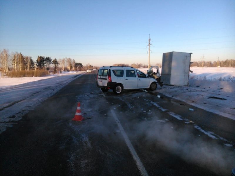 Происшествия, Томские новости, авария сводка происшествий врезались пострадали Юрга Mazda и Lada Largus столкнулись на трассе Томск—Юрга (ФОТО)