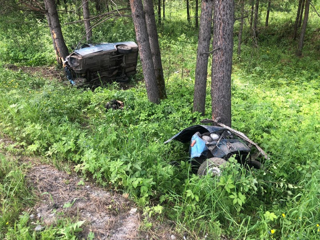 Происшествия, Томские новости, авария ДТП врезались сводка происшествий дорожная обстановка Под Томском ВАЗ вылетел с трассы и врезался в дерево, двое госпитализированы