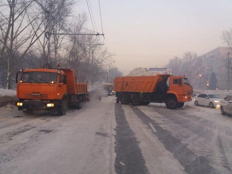 Происшествия, Томские новости, авария ДТП врезались сводка происшествий аварии в Водитель иномарки пострадал при столкновении с двумя КамАЗами в Томске