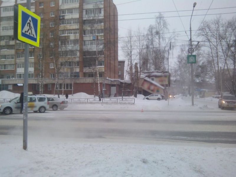 Происшествия, Томские новости, авария попала под колеса сбили ребенка аварий на зебре Иномарка сбила 8-летнюю девочку на переходе в Томске