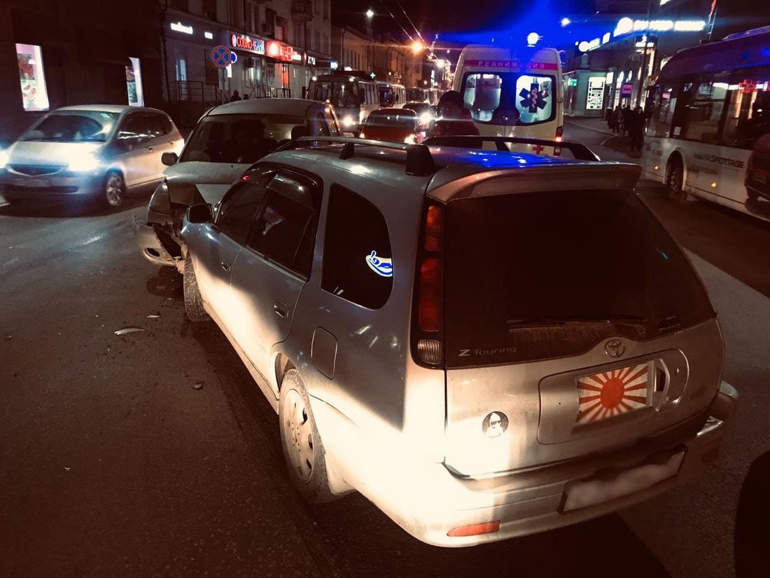 Происшествия, Томские новости, авария дтп сводка происшествий врезались пострадали дорожная обстановка пробка стукнулись на главпоч Подросток получил травмы при столкновении встречных иномарок в центре Томска