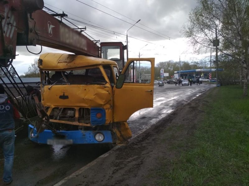 Происшествия, Томские новости, авария ДТП столкнулись врезались сводка происшествий В Томске МАЗ врезался в ПАЗ и столб, никто не пострадал