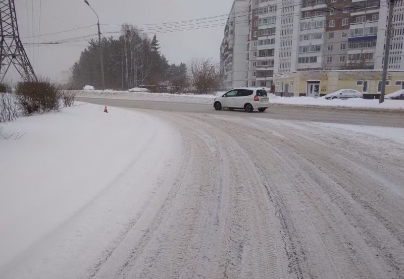 Происшествия, Томские новости, авария ДТП врезались пострадали сводка происшествий В Томске иномарка наехала на бордюр и опрокинулась