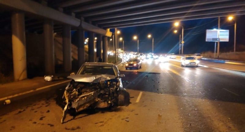 Происшествия, Томские новости, авария ДТП врезались пострадали сводка происшествий дорожная обстановка ситуация на дорогах В Томске Ford наехал на бордюр, попутный Hyundai и опору эстакады