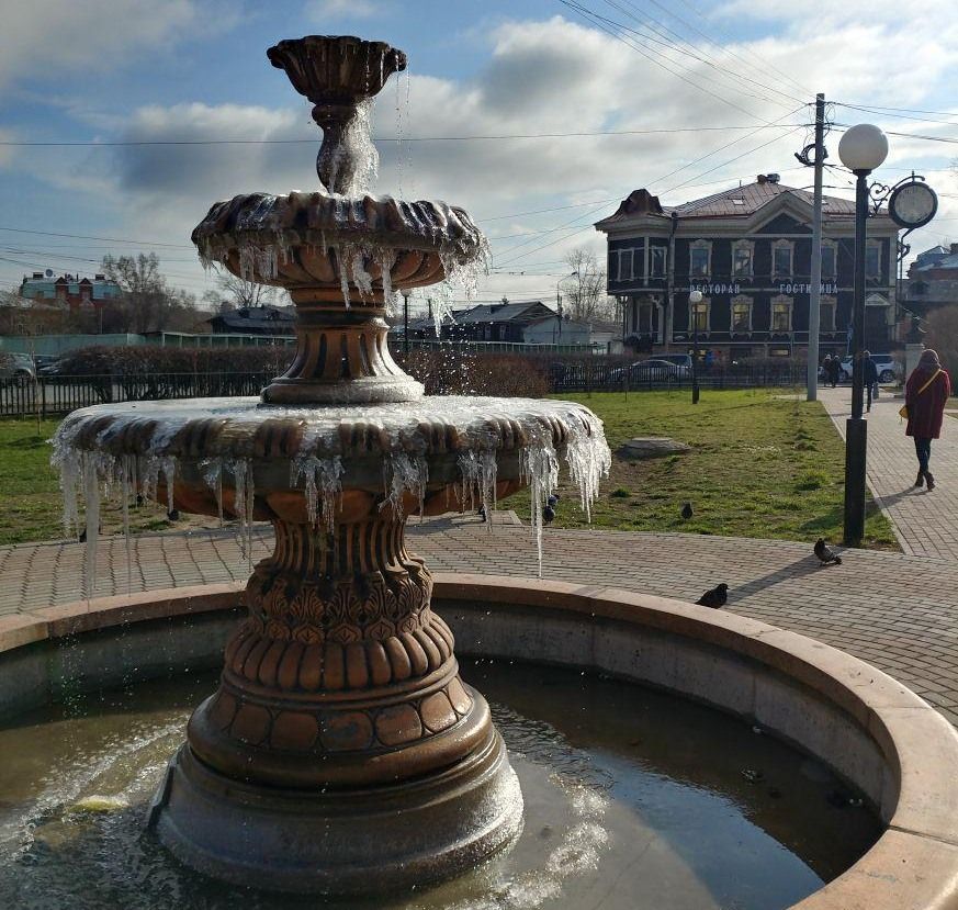 Город, Происшествия, Томские новости, фонтан замерз Батенькова площадь лед В Томске замерз фонтан на пл.Батенькова (ФОТО)