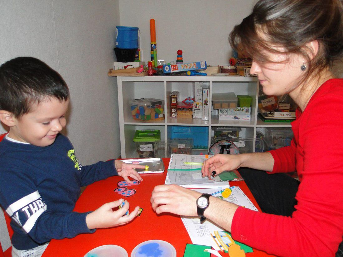 Благотворительность, Томские новости, аутисты дети с отклонениями в развитии особенностями развития в Томске специальная школа образование Томская «Аура» получила поддержку фонда Елены и Геннадия Тимченко