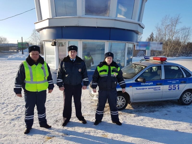 Происшествия, Томские новости, девушке стало плохо полицейские помогли спасли Томские полицейские помогли девушке, которой внезапно стало плохо в машине