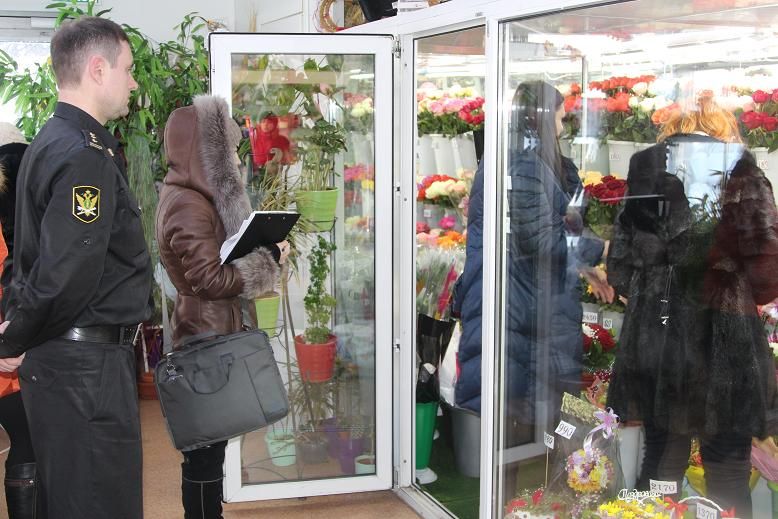 Судебные дела, Томские новости, аренда кредиты судебные приставы долги цветы павильон киоск арестовали В Томске предпринимателю пришлось расплачиваться с кредиторами цветами