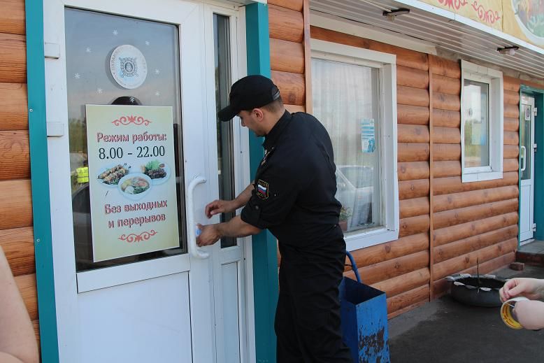 Еда, Судебные дела, Томские новости, сантиарные условия кафе закрыли санитария где поесть черный список Томские приставы закрыли придорожное кафе за антисанитарию