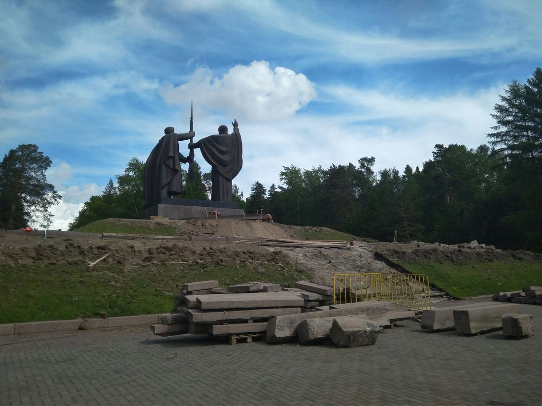 Памятники, Томские новости, гранит памятник лагерный сад ремонт работа В Лагерном саду Томска началась установка гранитных плит