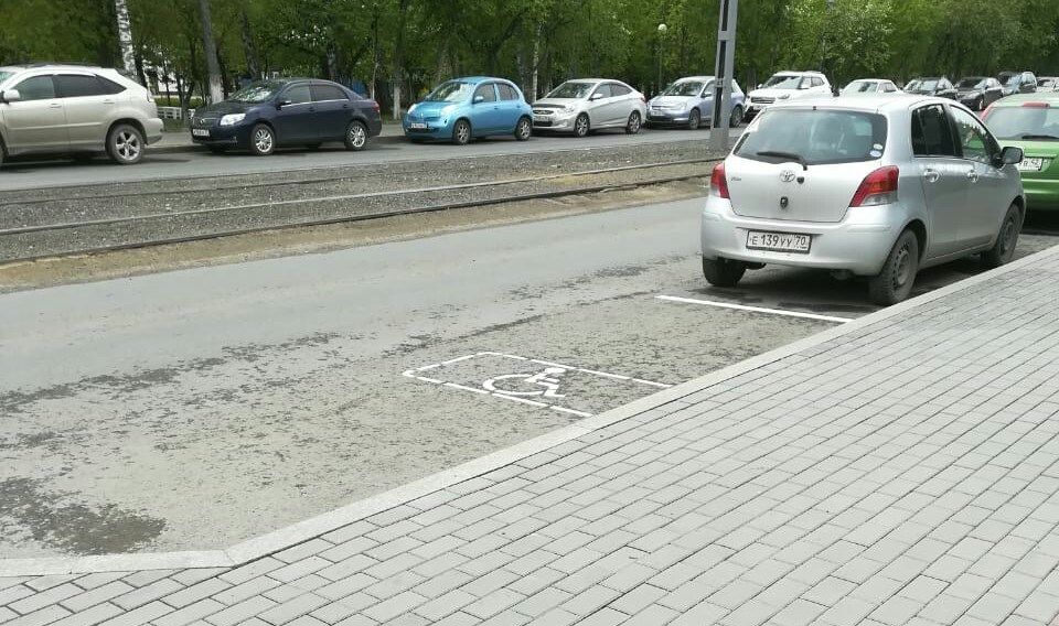 Ново-Cоборная, Томские новости, маломобильные горожане места для инвалидов парковки для инвалидов В Томске на Ново-Соборной появились парковки для маломобильных горожан