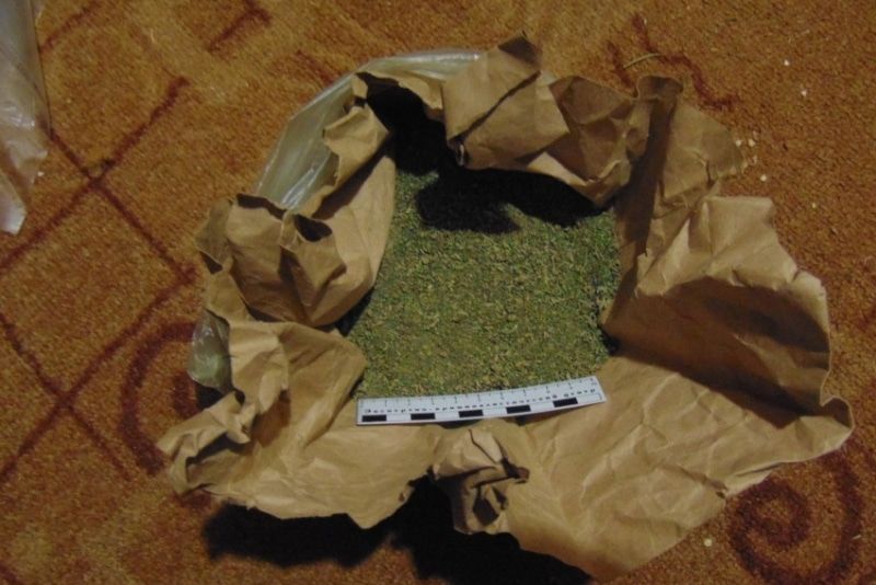 Криминал, Происшествия, Томские новости, криминал наркотики канабиоды легализация Полицейские нашли более 1,5 кг марихуаны у стрежевчанина, который вел себя вызывающе