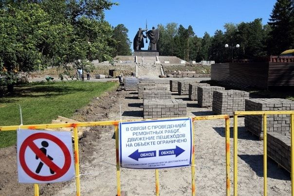 Городское благоустройство, Памятники, Томские новости, лагерный сад когда закончат работы перекопали постаменты памятник К середине октября в Томске завершат благоустройство Лагерного сада