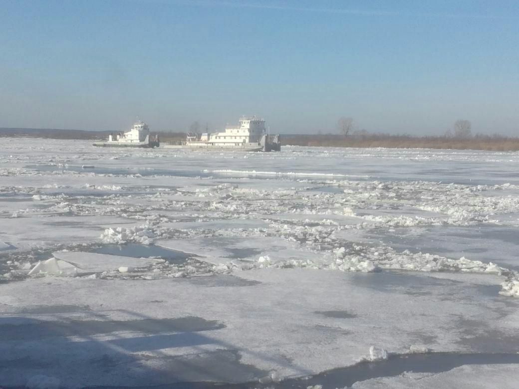 Паводок, Томские новости, Томь паводок ледоход русло Томи работают теплоходы Речные буксиры освобождают Томь от ледовых заторов