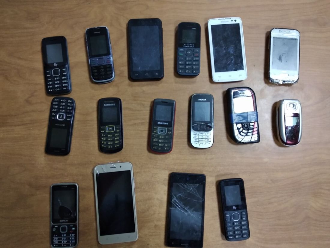 Происшествия, Томские новости, сотовые телефоны переброска режимный объект нарушения колония В томскую колонию пытались перебросить 16 сотовых телефонов