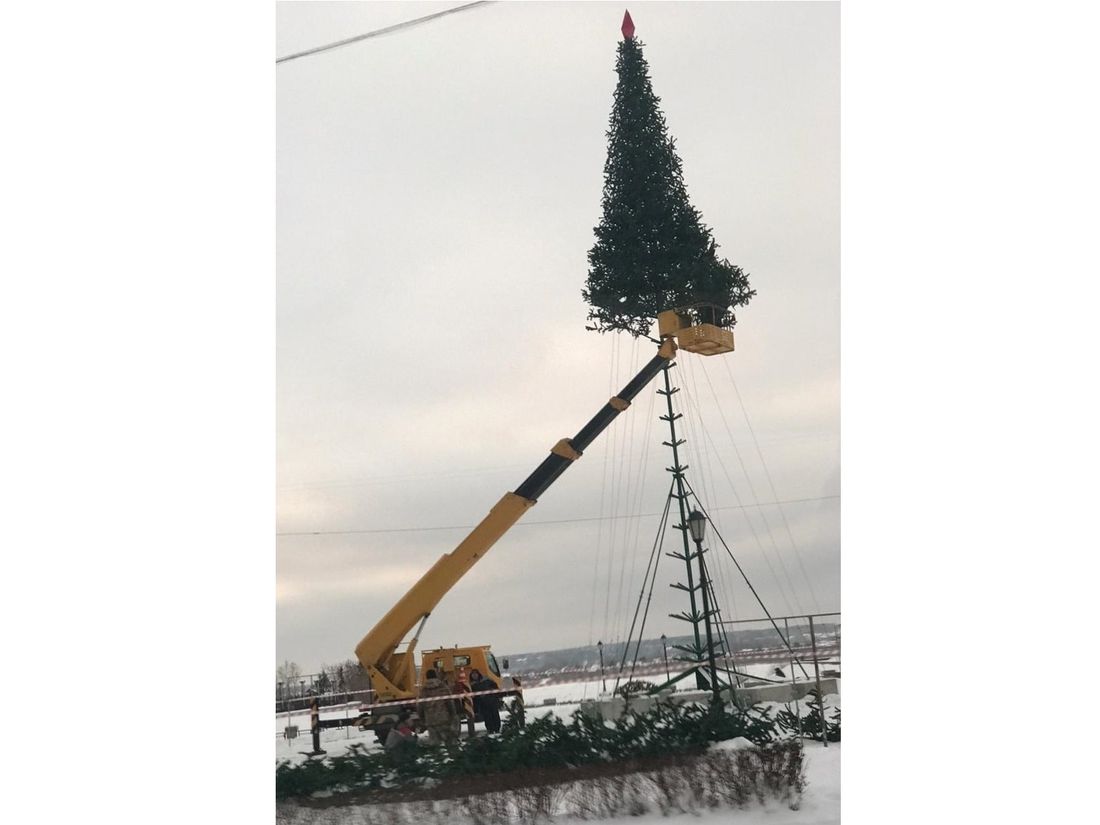 Городское благоустройство, Новый год ❄, Томские новости, ель набережная новый год благоустройство В центре Томска устанавливают новую искусственную ель