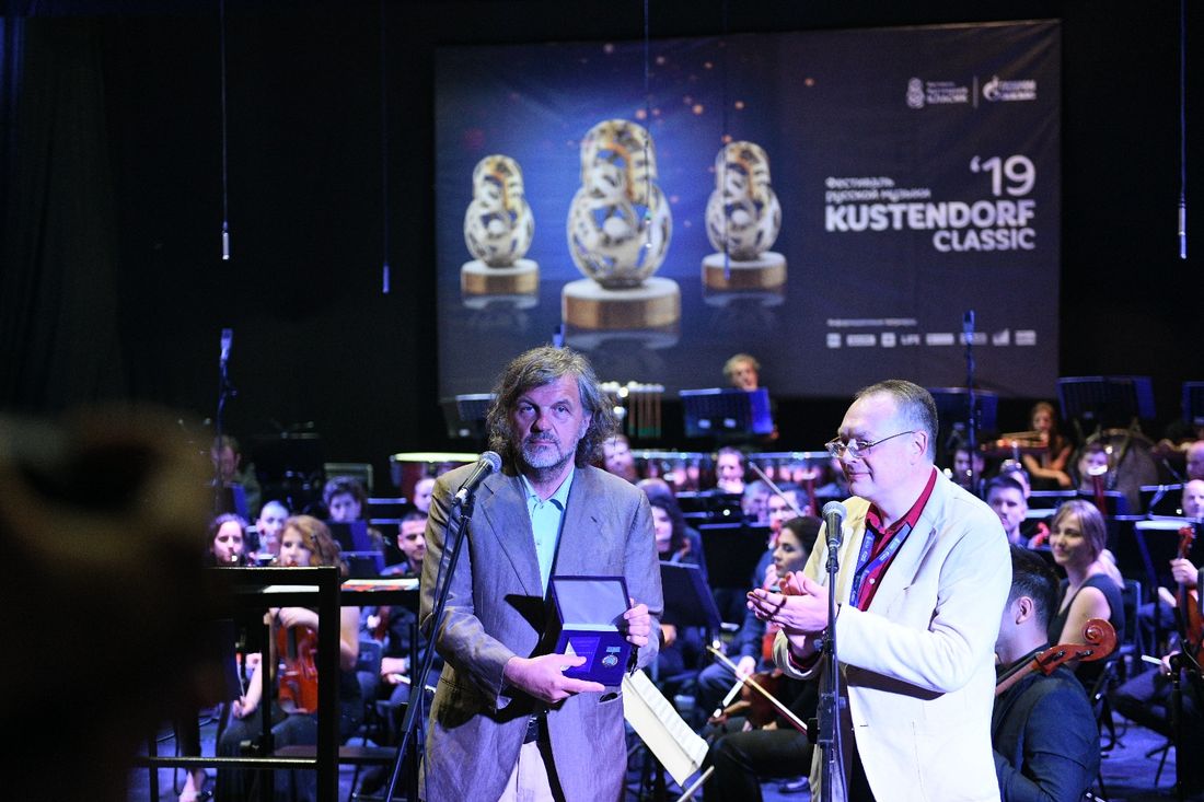 Газпромнефть-Восток, Томские новости, конкурсы музыкальные искусство Эмир Кустурица детский этническая музыка «Газпром нефть» и Эмир Кустурица проводят в Сербии VII фестиваль русской музыки Kustendorf CLASSIC